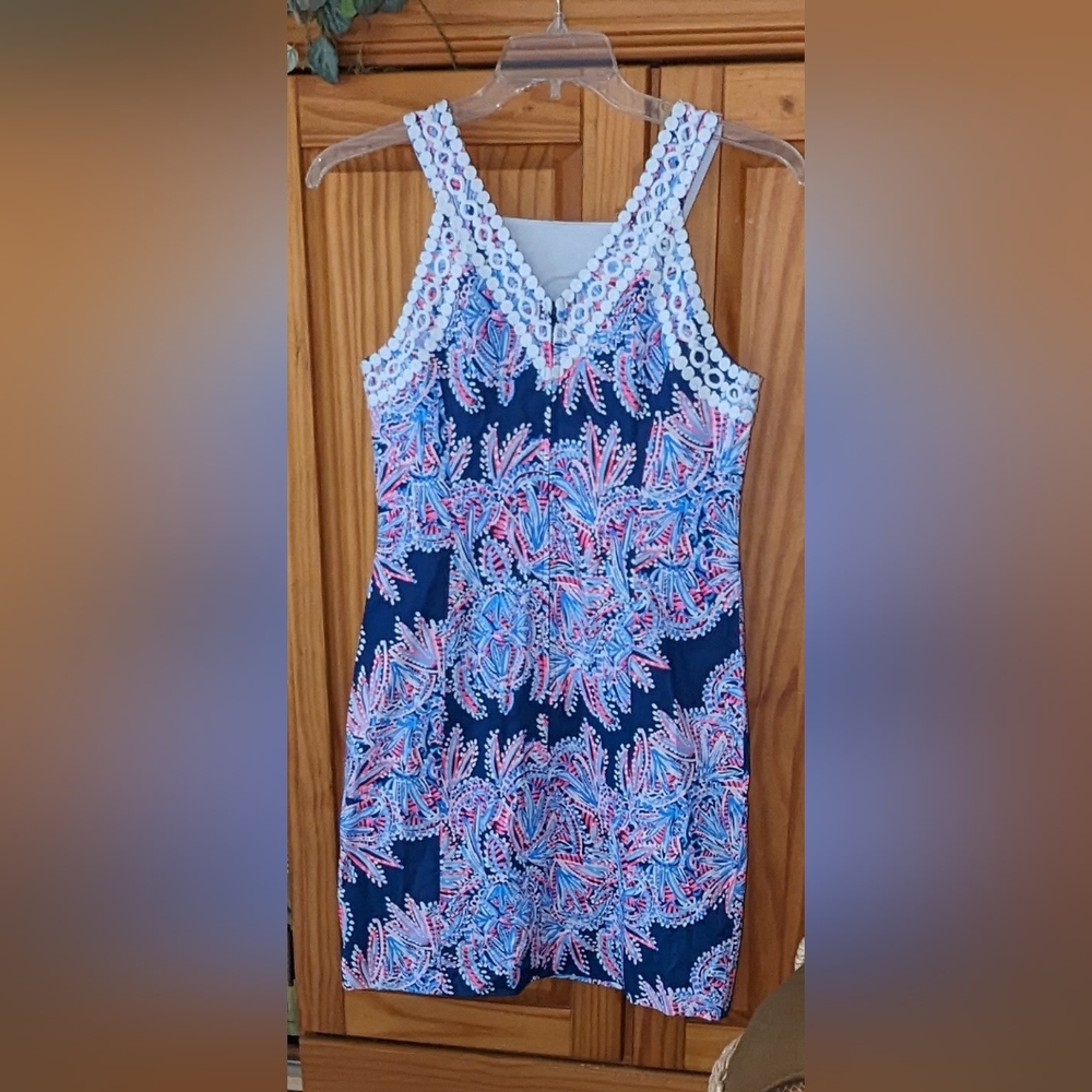Lilly Pulitzer Makayla printed lace shift dress in oyter bay blue print. Size 6 - Picture 6 of 13